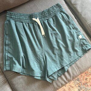 Vuori Lounge Shorts – Women’s M – Green